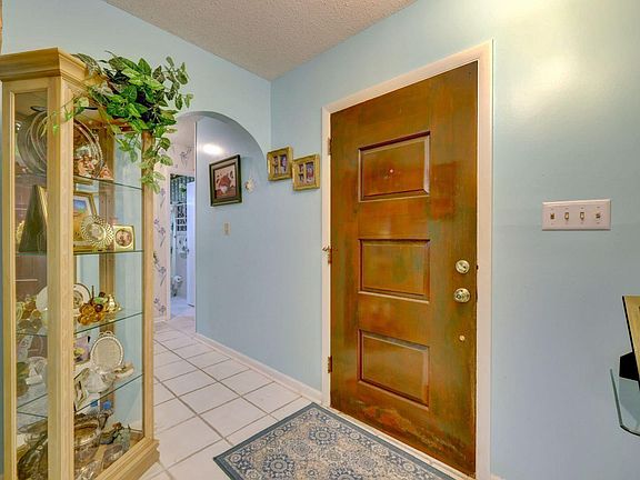 3rd image of 8501 Lakeland Blvd