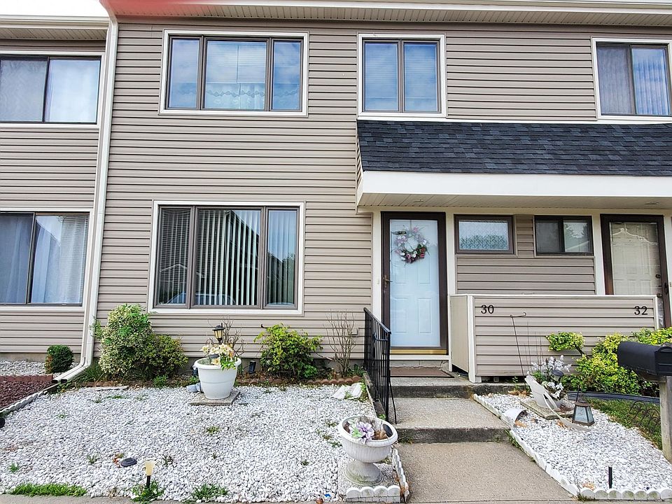 1st image of 30 Larch Ct
