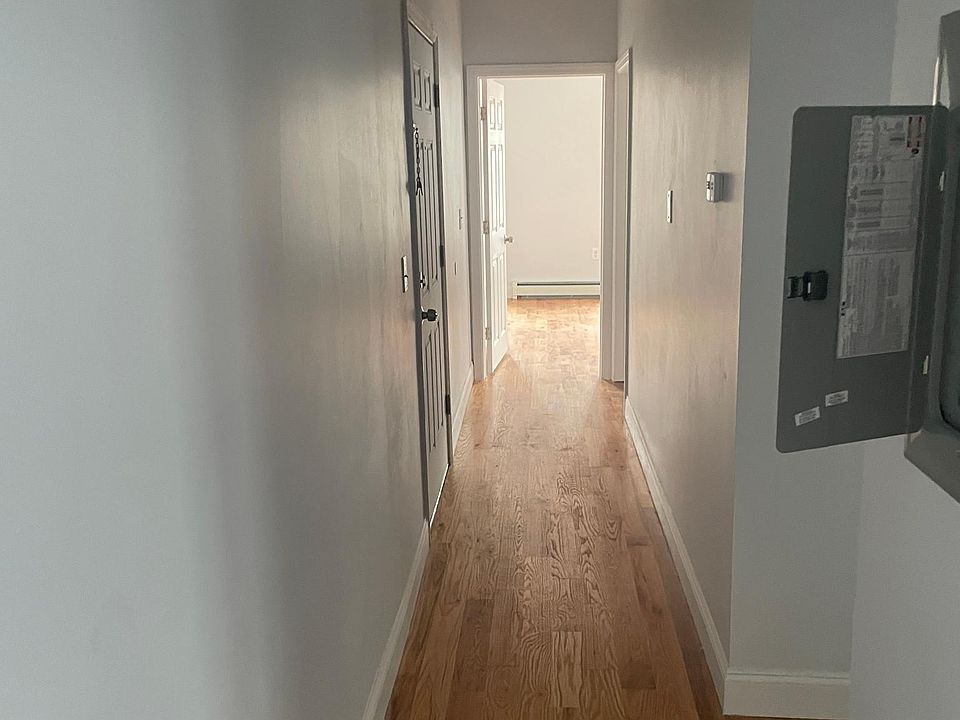 1st image of 37 William St Floor 3