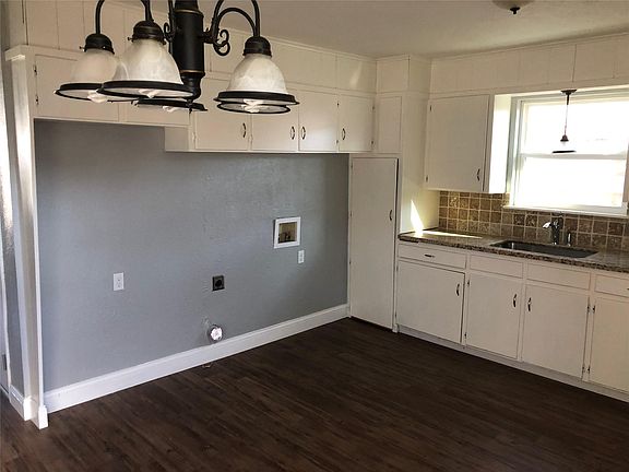 5th image of 1028 W Elm St