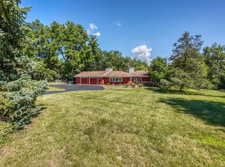 2117 Hillside Dr, Delafield, WI 53018