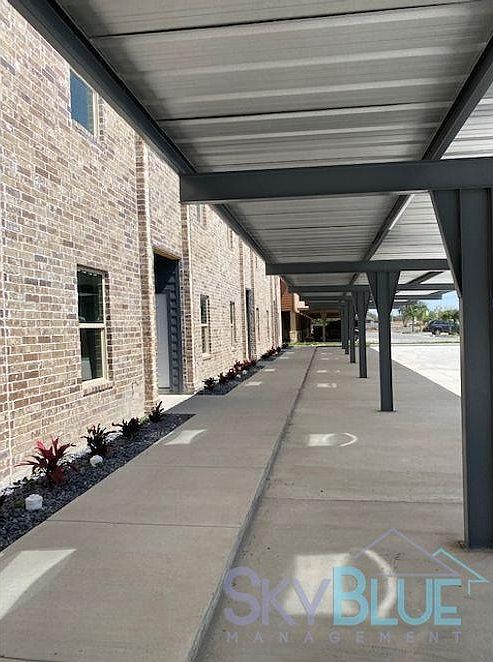 2nd image of 1400 Hummingbird Dr #3