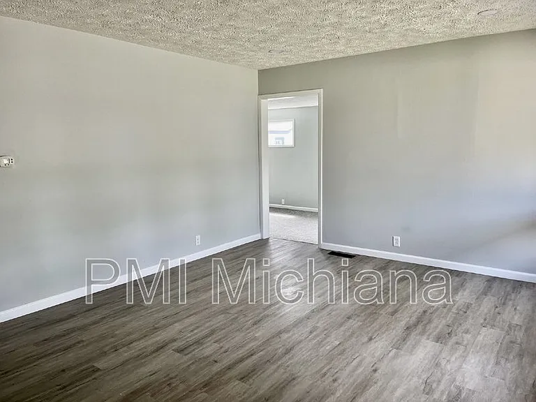 3110 Voll Ln — Photo 4