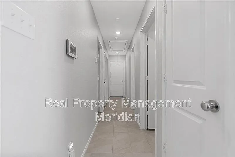 3 bed, 2.0 bath, 1028 sqft, $1,875 — Photo 2