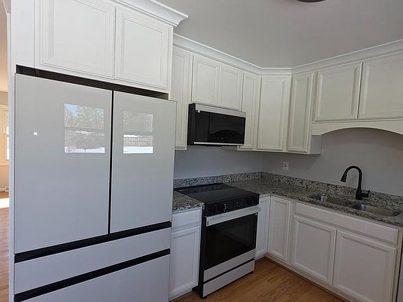 2nd image of 39250 Birch Manor Dr