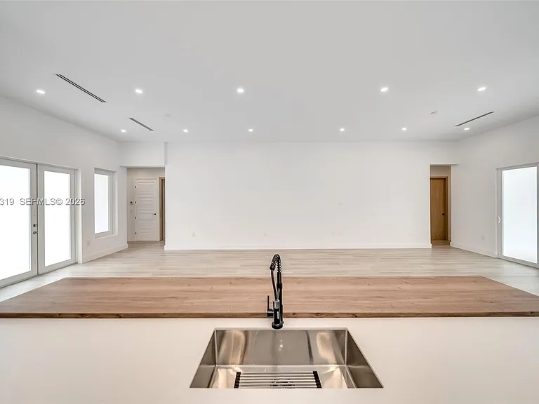 8990 N Miami Ave — Photo 31
