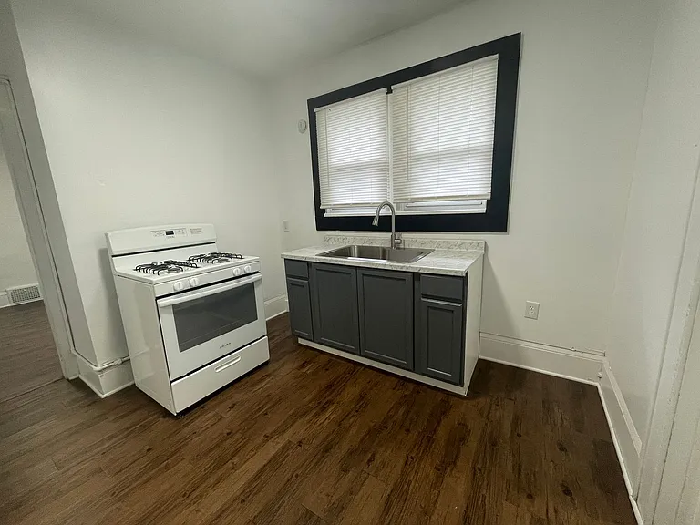1228 Pondview Ave — Photo 5