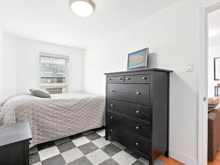32 W 71st St #4B — Photo 3