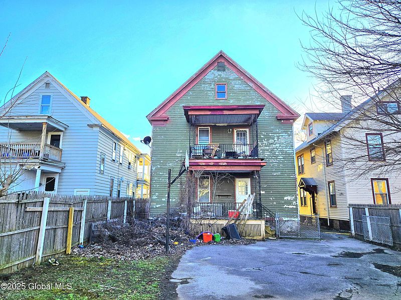 2nd image of 15 Kenyon Court