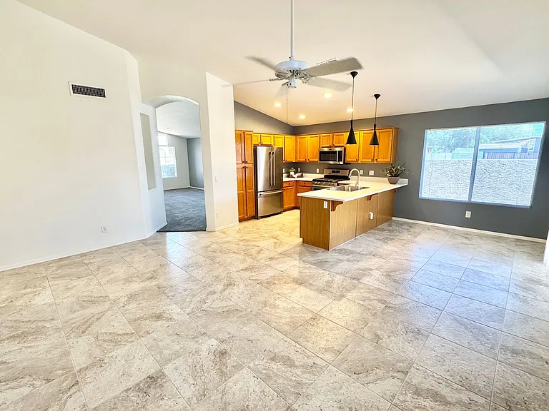 5209 W Taro Ln — Photo 2
