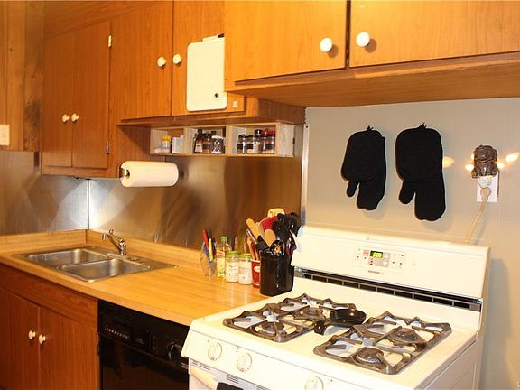 4th image of 88 Oakwood Ter