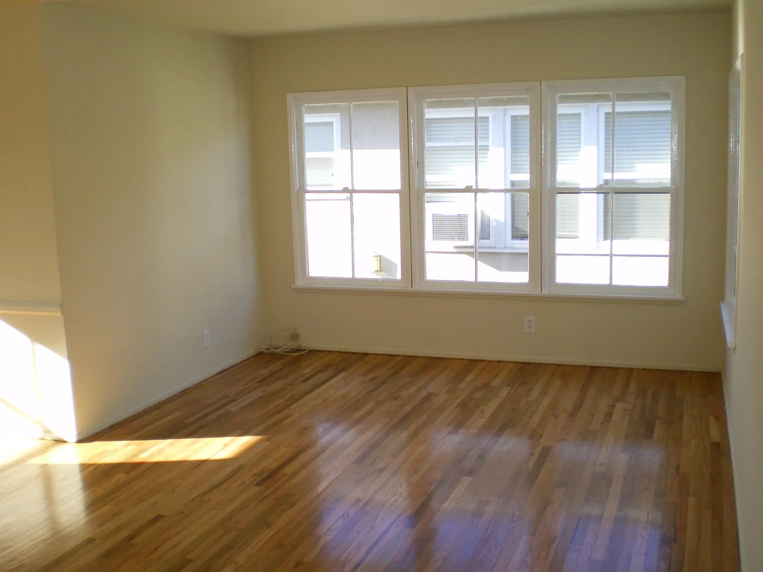 2 bed, 850 sqft, $2,500 — Photo 3