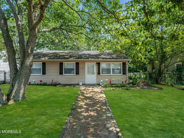 539 Holly Village Ln, Toms River, NJ 08753