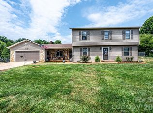 5976 Gold Creek Estate Dr, Hickory, NC 28601