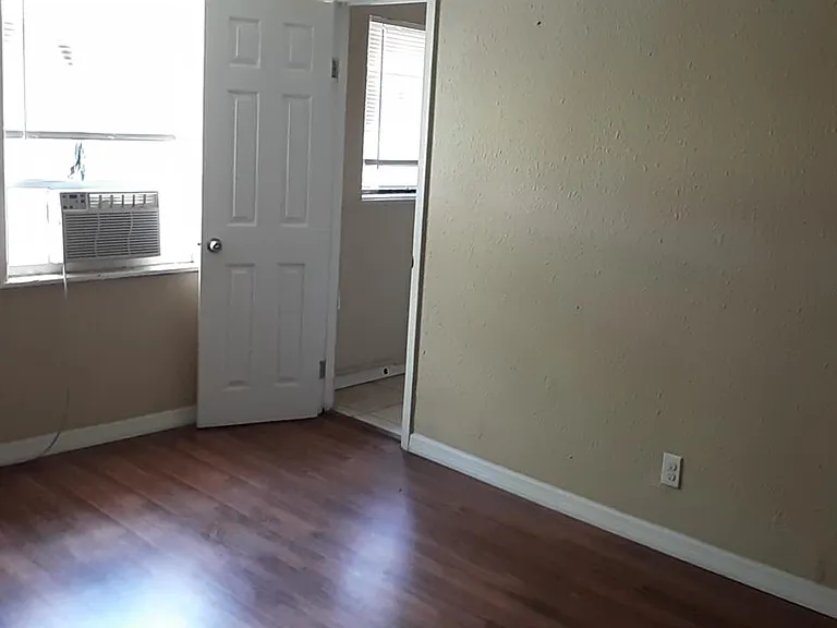 535 McDonald Ave #B — Photo 7