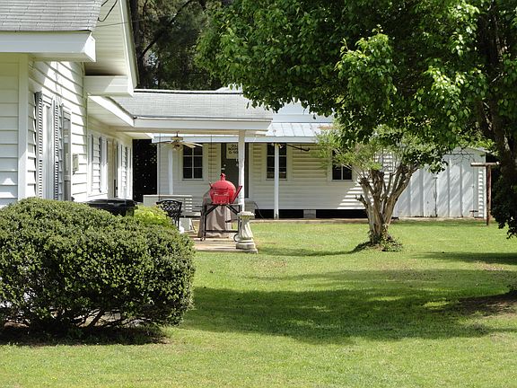3rd image of 110 Circle Dr