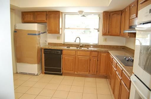 2nd image of 10330 NW 18th Pl