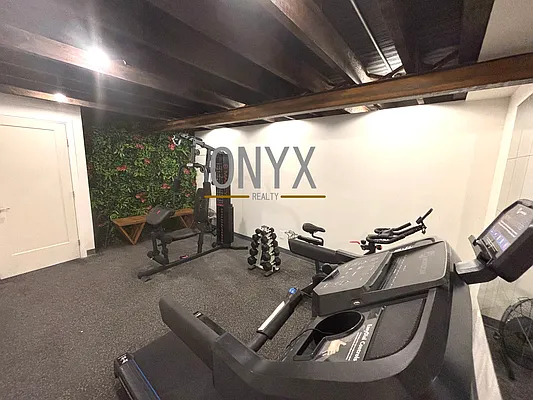 Rented by Onyx | media 33