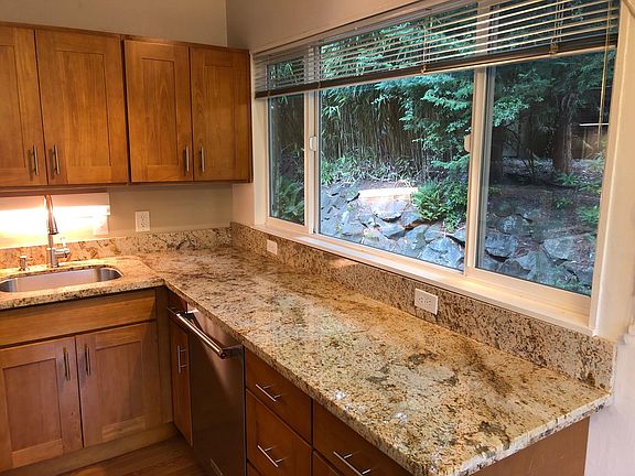 5th image of 10061 NE 29th Pl