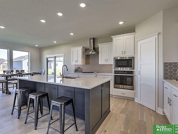 4th image of 3320 Treeline Dr