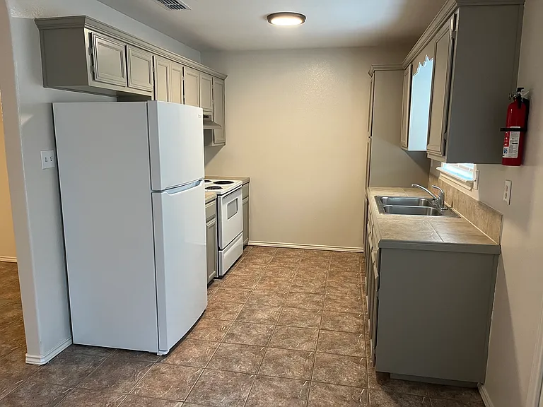 955 Live Oak Cir #C — Photo 2