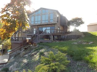 237 Oak Dr NW, North Canton, OH 44720
