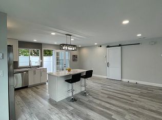 271 Edinburgh Dr, Ridge, NY 11961