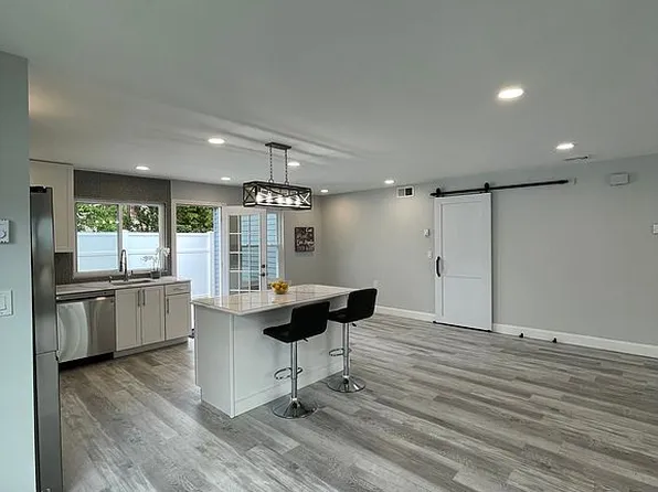 271 Edinburgh Dr, Ridge, NY 11961