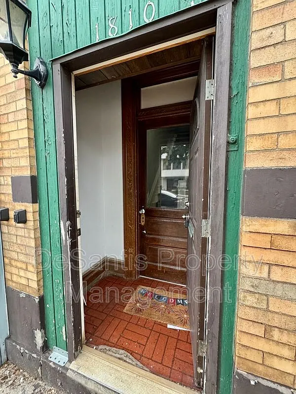 4 bed, 2.0 bath, 1700 sqft, $1,350 — Photo 4