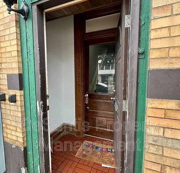 1810 Brownsville Rd #2 — Photo 4