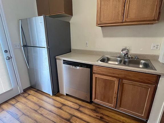 5th image of 1660 Runge Ave #3