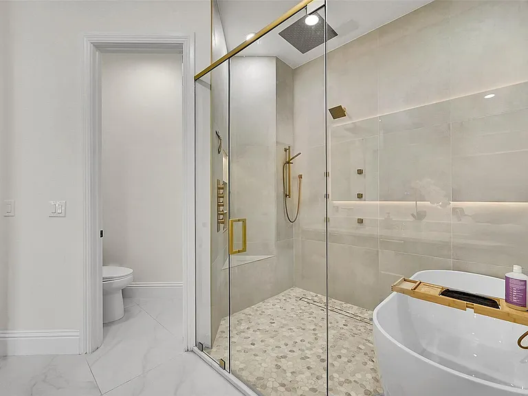 11163 NW 69th Pl — Photo 38