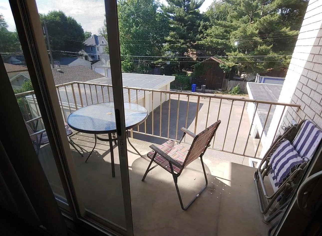 2 bed, 1.5 bath, 1050 sqft, $1,700 — Photo 3
