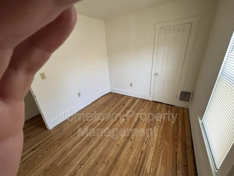 1135 E Chestnut St — Photo 5