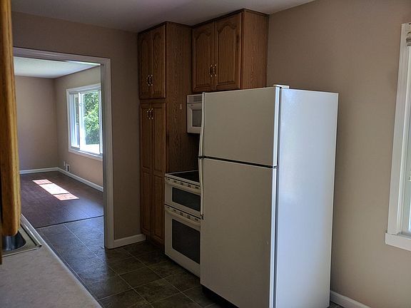 Galley Kitchen - 17' x 9'