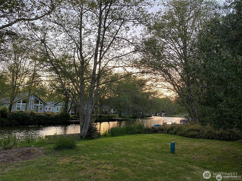 3rd image of 963 Hassalo Avenue SE