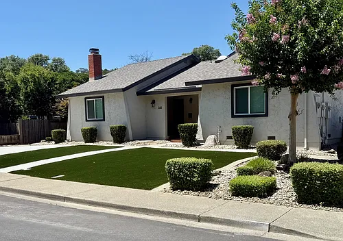 560 Edgewood Dr Photo 1