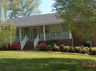 1715 Mountain Bay Dr, Hixson, TN 37343