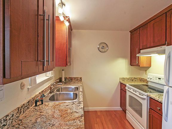 5th image of 418 College Ave