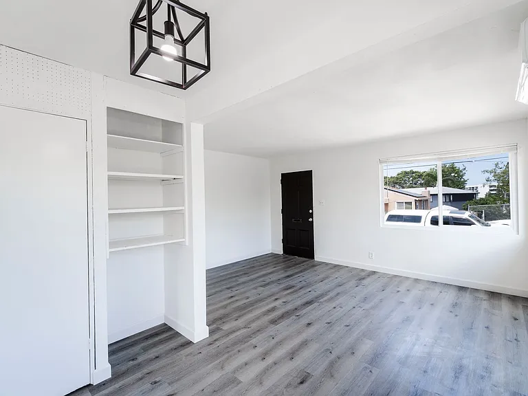 2316 E Jewett St — Photo 7