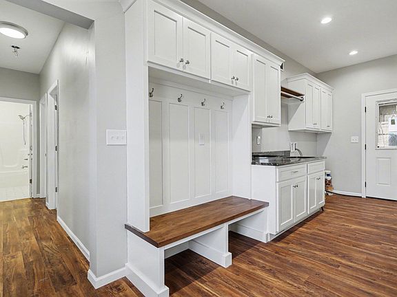 4th image of 930 Dutch School Rd