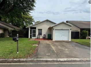 5608 SW 98th Way, Cooper City, FL 33328