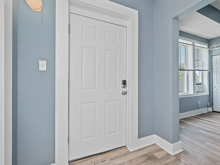 2413 Kenton St #2 — Photo 11