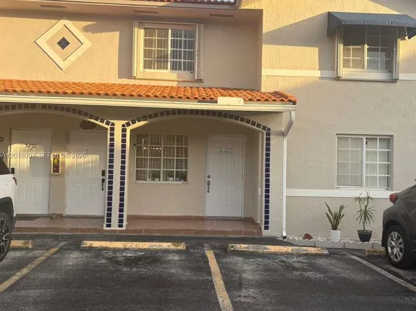 10101 W Okeechobee Rd APT 5202, Hialeah Gardens, FL 33016