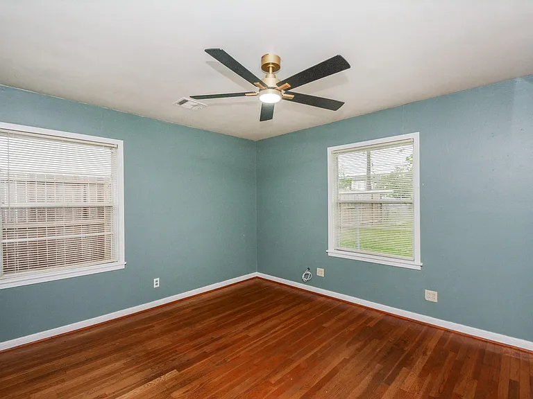 5227 Maple St — Photo 11