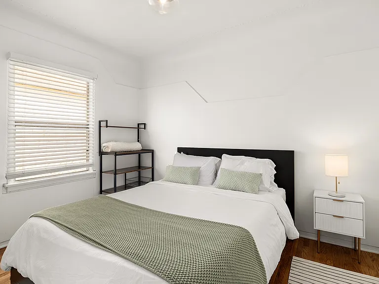 1142 Harvard St #5 — Photo 4