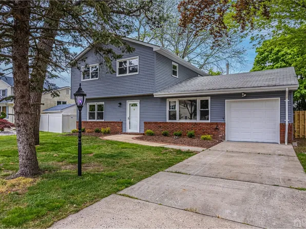 4 Elaine Ct, Old Bridge, NJ 08857
