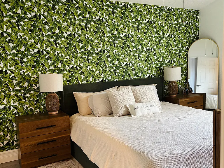 Master bedroom large enough to fit a king size bed.