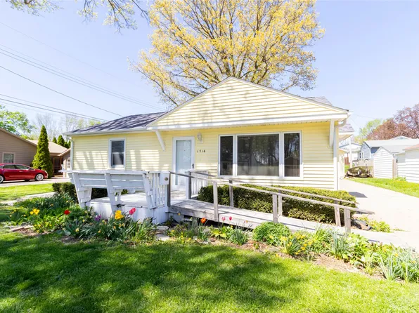 1716 N 2nd Ave E, Newton, IA 50208