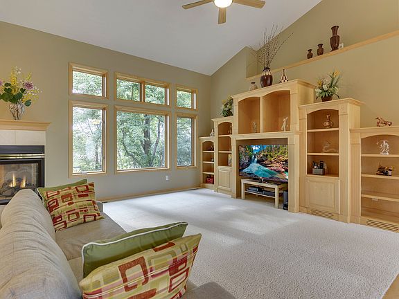 5th image of 12816 Palisade St NE